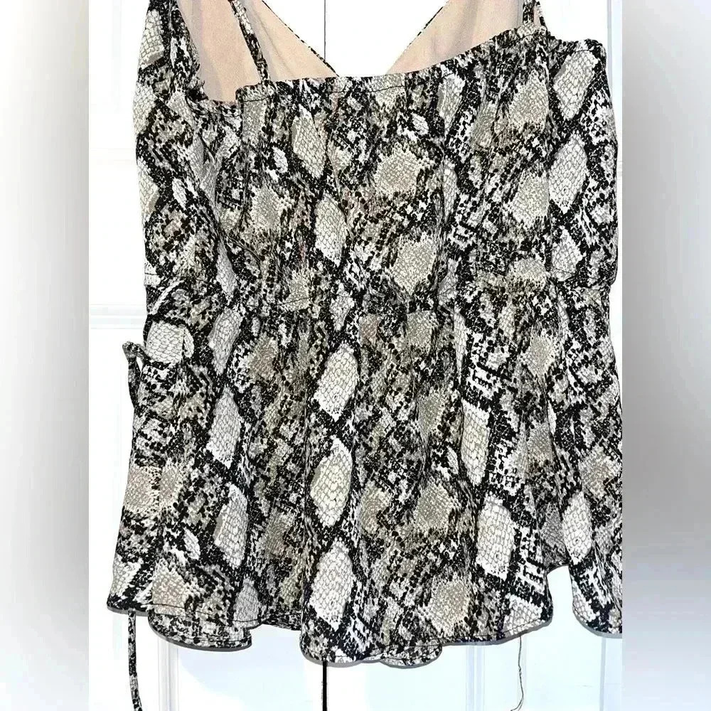 Nine Britton Snakeskin Sleeveless Summer Blouse Size S B46 - Picture 3 of 7